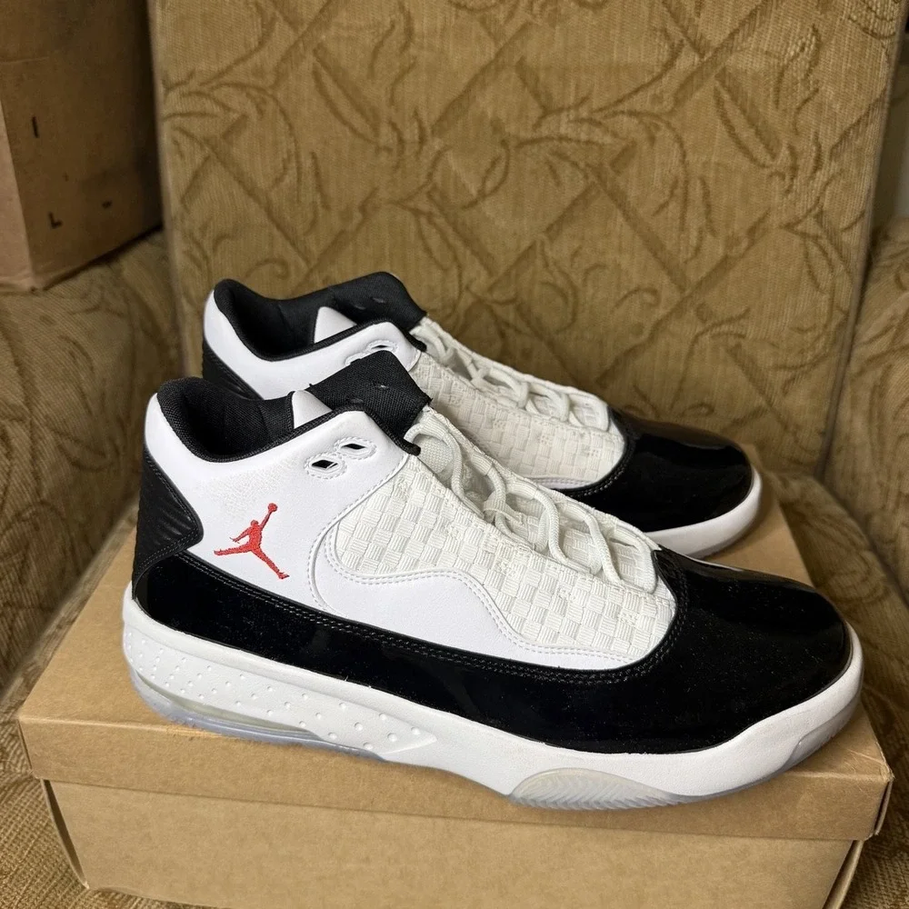 Jordan Max Aura 2 White Black Gym Red CK6363-102 Men's Size 11 Basketball Shoes